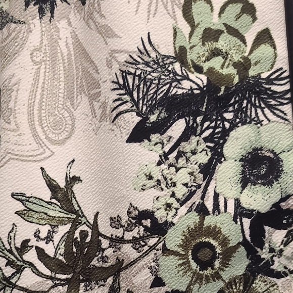 Cleo Green and White Boxy Sleeveless Blouse - Picture 2 of 7